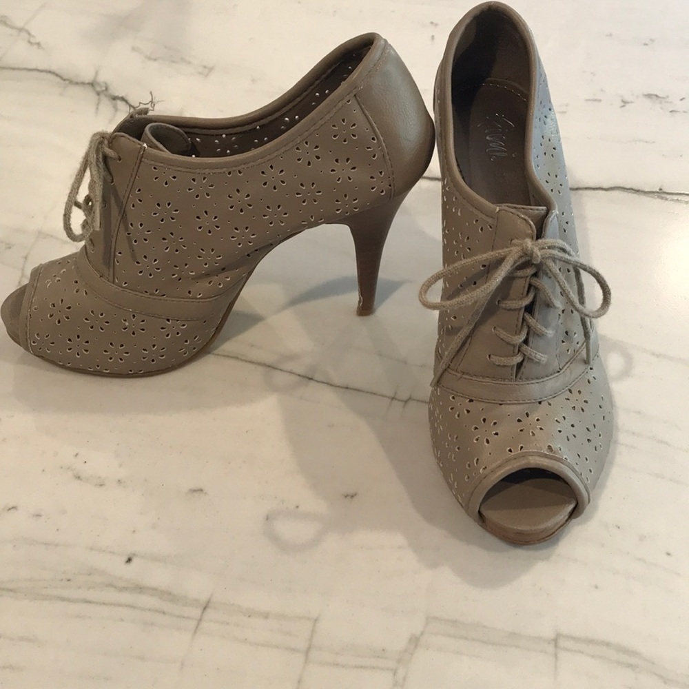Fioni lace up heels